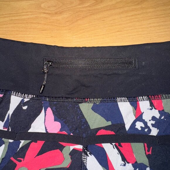 Lulu Lemon Speed Up Short - Picture 3 of 5